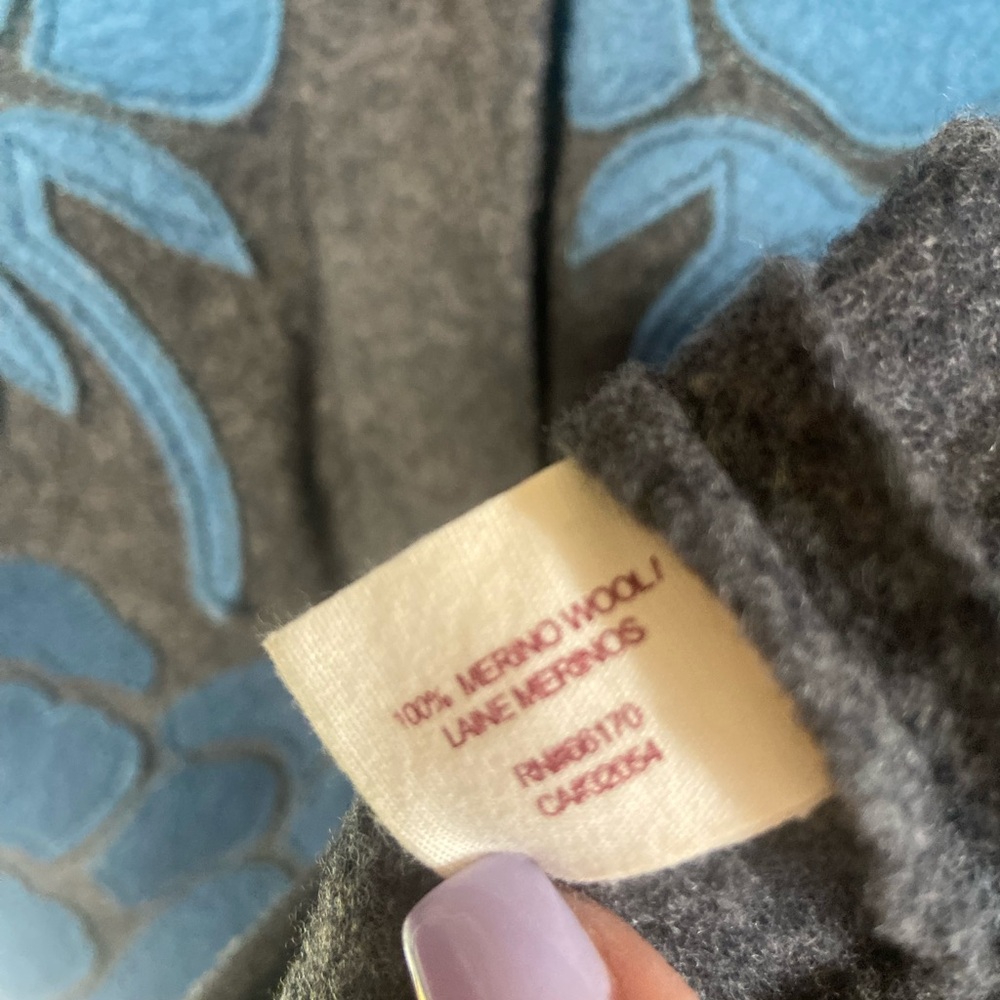 Anthropologie ruby 25 Gray Knit Marino Wool Cardigan with Blue Floral Appliqué - Picture 9 of 14
